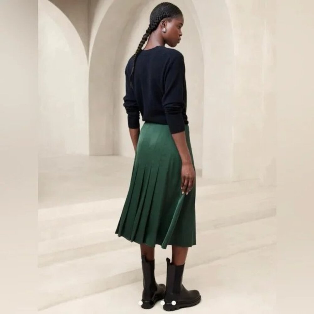 NWT Banana Republic Crepe Pintuck Midi Skirt - Size 4 - Picture 2 of 5
